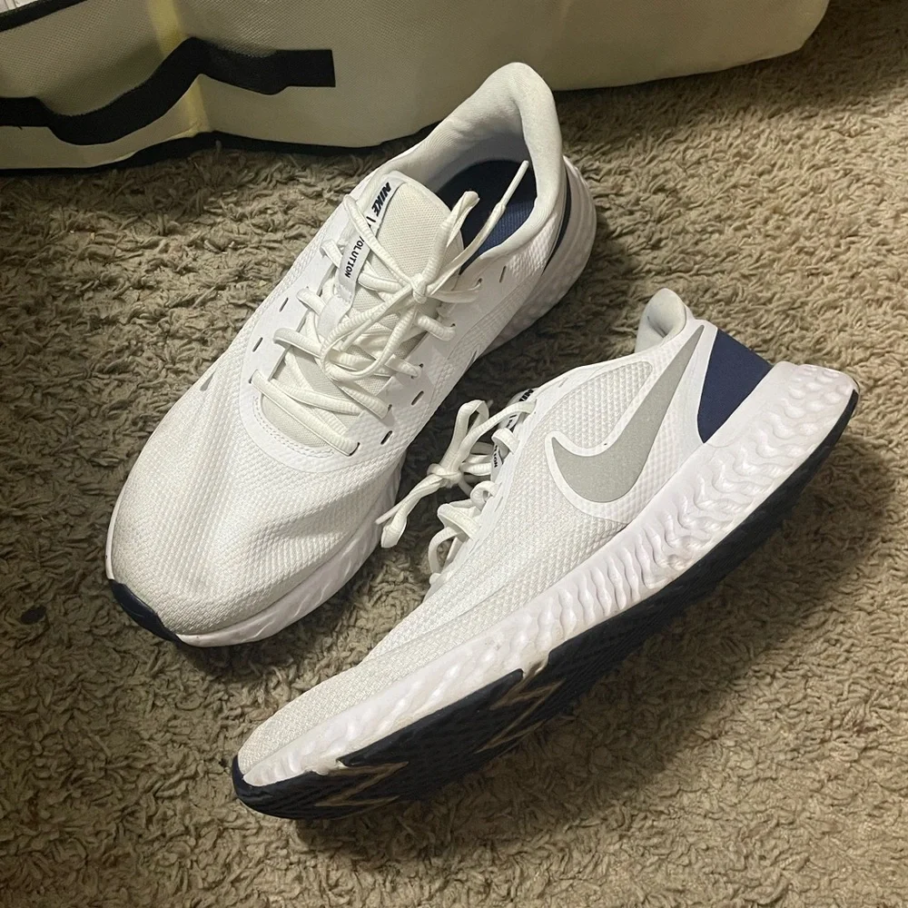 Nike White and Blue Athletic Shoes with Modern Comfort - Picture 1 of 5
